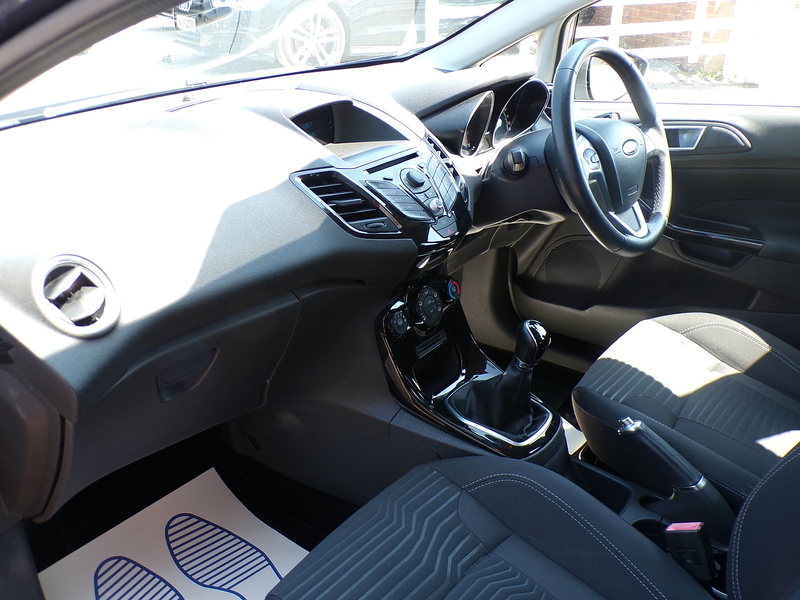 Ford Fiesta Zetec - U1999