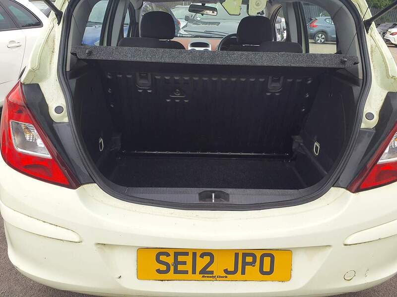 Vauxhall Corsa Exclusiv - U2001