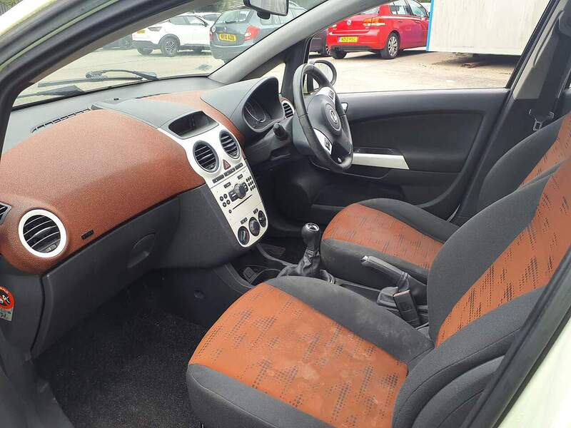 Vauxhall Corsa Exclusiv - U2001