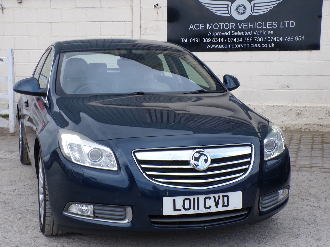 2011 Vauxhall Insignia thumbnail 2