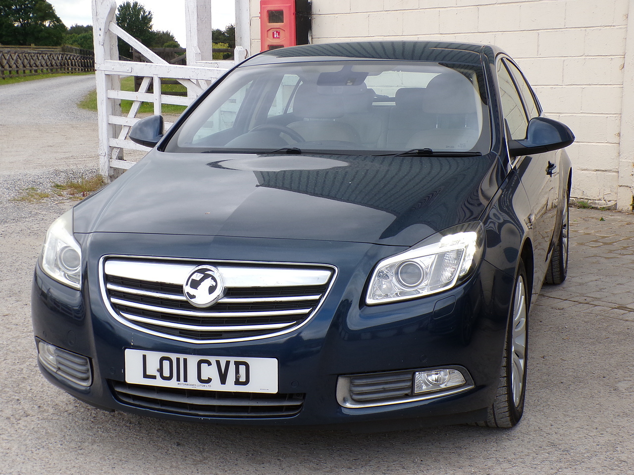2011 Vauxhall Insignia thumbnail 3