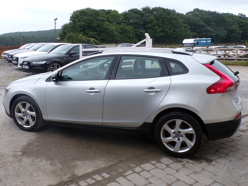 Volvo V40 Cross Country D2 Lux - U2005