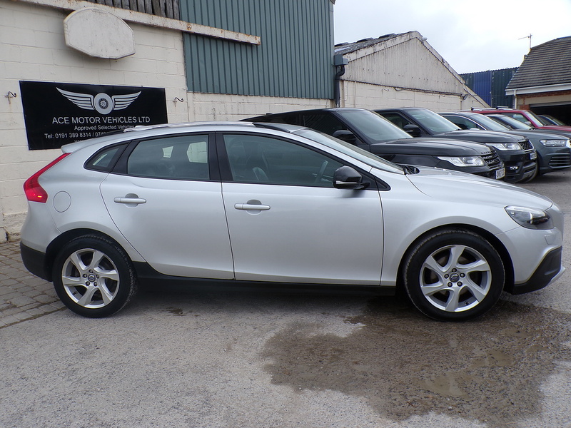 Volvo V40 Cross Country D2 Lux - U2005