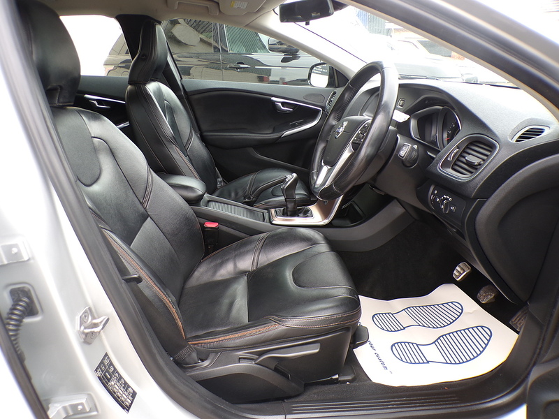 Volvo V40 Cross Country D2 Lux - U2005