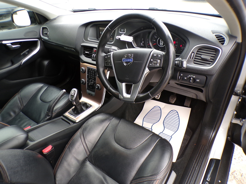 Volvo V40 Cross Country D2 Lux - U2005