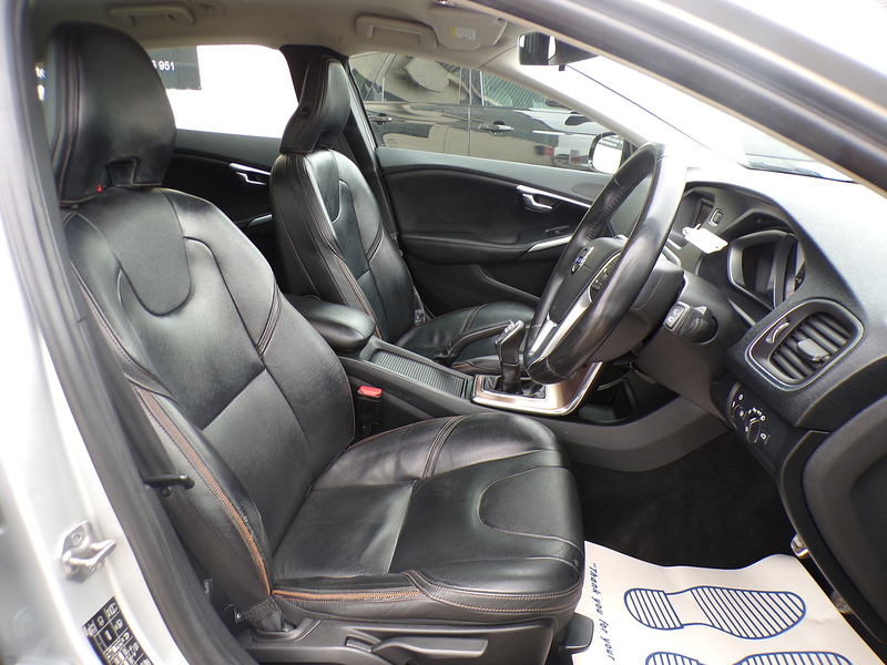 Volvo V40 Cross Country D2 Lux - U2005