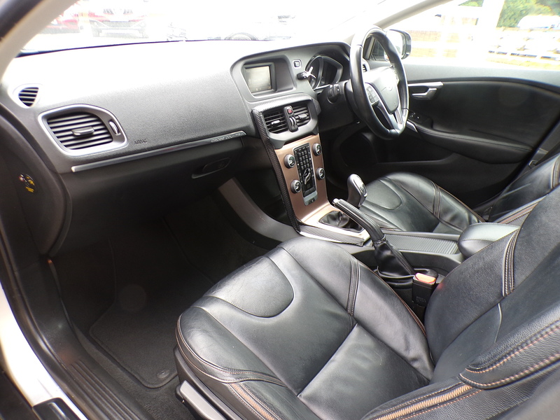 Volvo V40 Cross Country D2 Lux - U2005