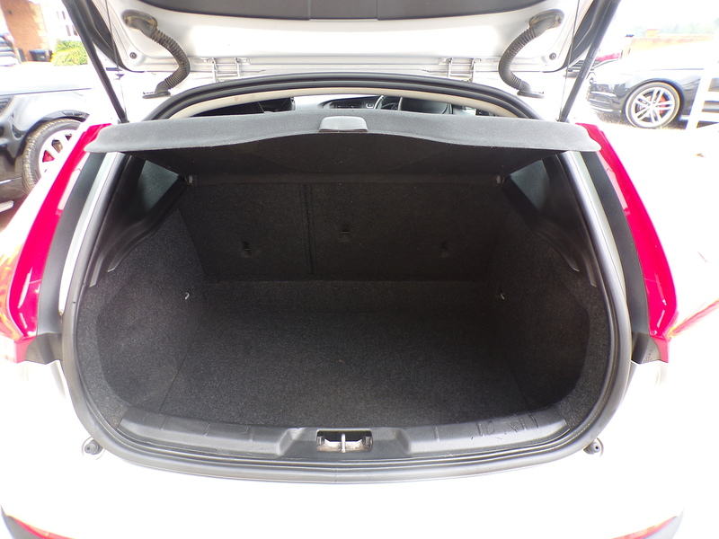 Volvo V40 Cross Country D2 Lux - U2005