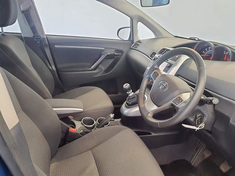 Toyota Verso D-4D Icon - U2011