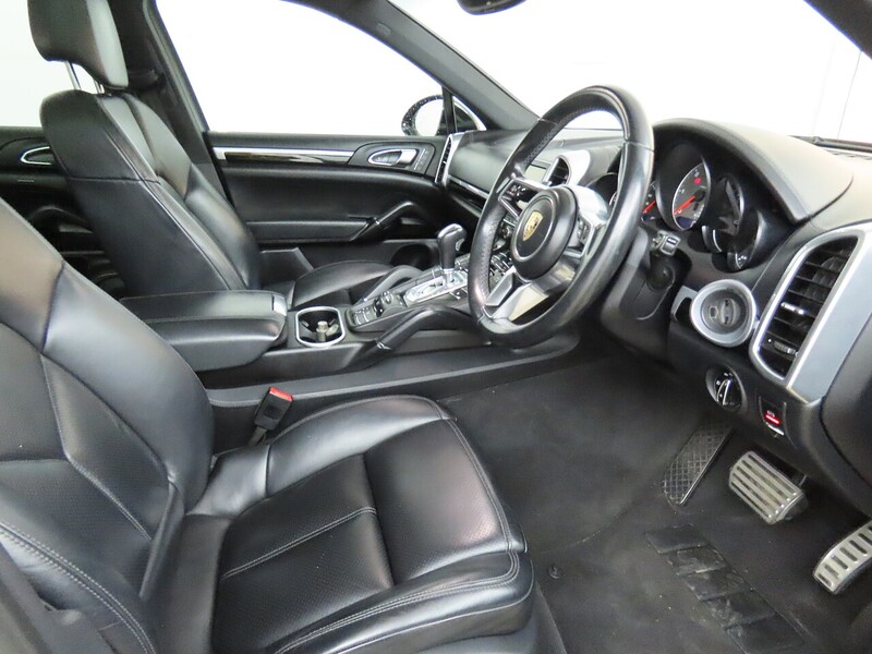 Porsche Cayenne TD V8 S - U2030