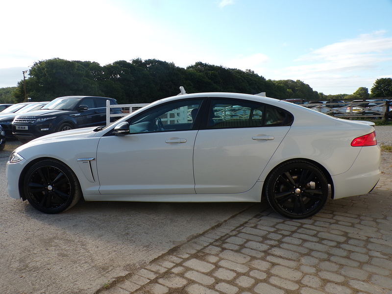 Jaguar XF d R-Sport Black - U2032