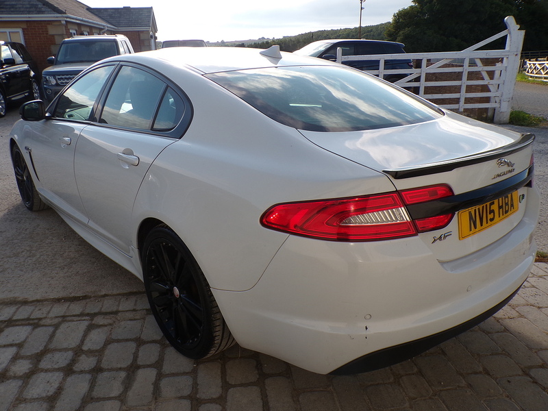 Jaguar XF d R-Sport Black - U2032