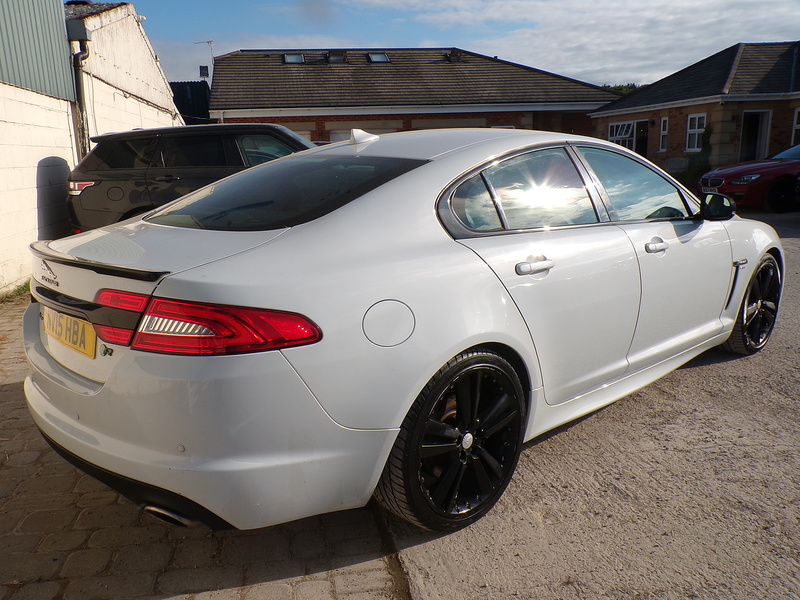 Jaguar XF d R-Sport Black - U2032