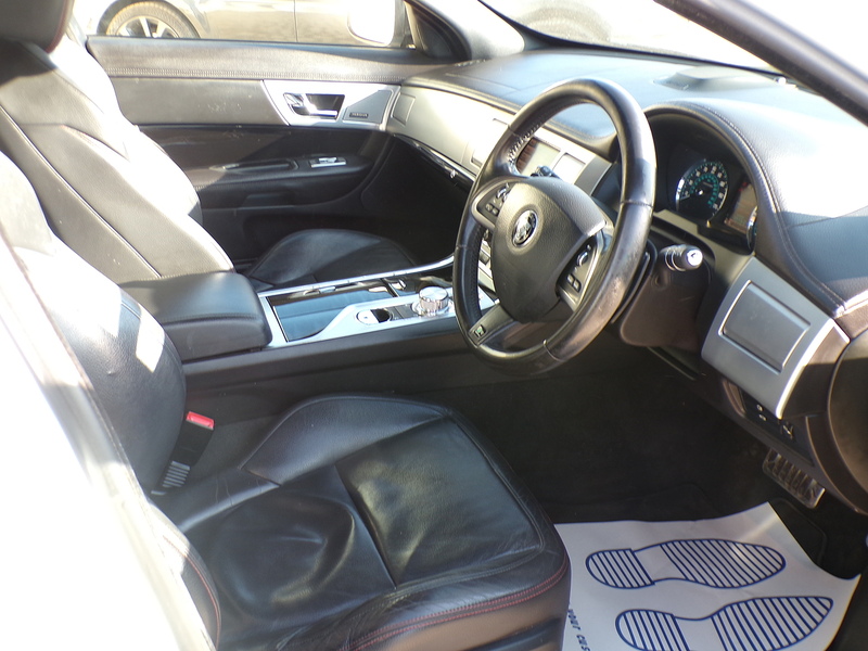 Jaguar XF d R-Sport Black - U2032