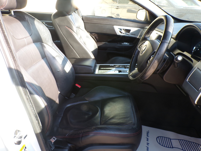Jaguar XF d R-Sport Black - U2032