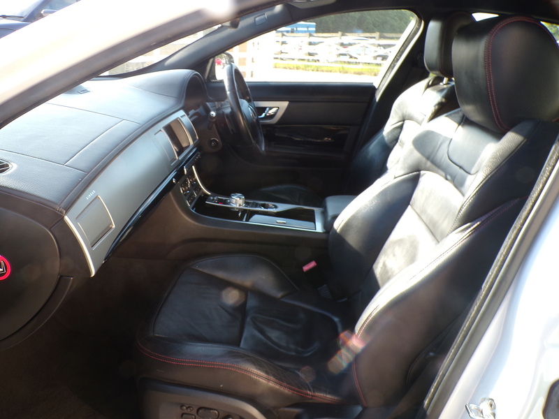 Jaguar XF d R-Sport Black - U2032