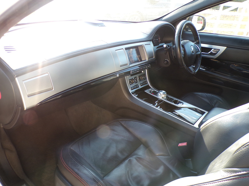 Jaguar XF d R-Sport Black - U2032