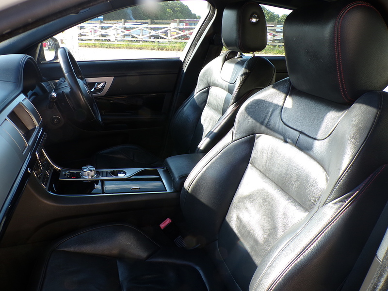 Jaguar XF d R-Sport Black - U2032