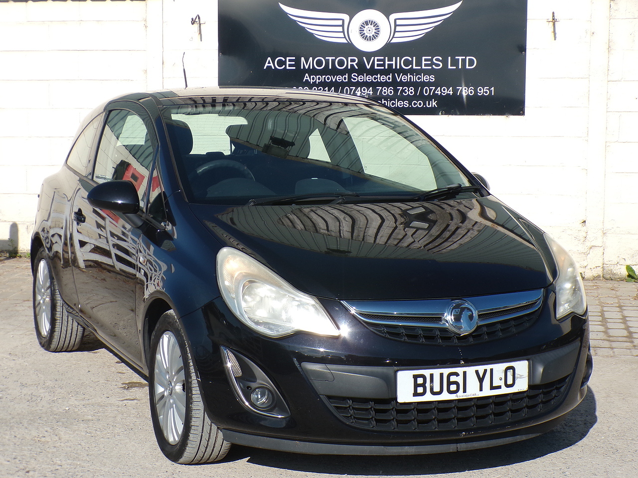 2011 Vauxhall Corsa thumbnail 2