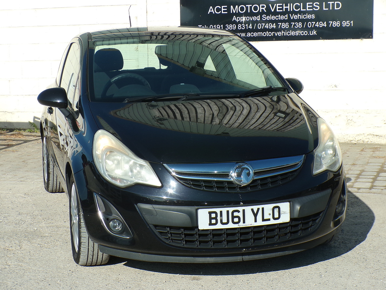 2011 Vauxhall Corsa thumbnail 3