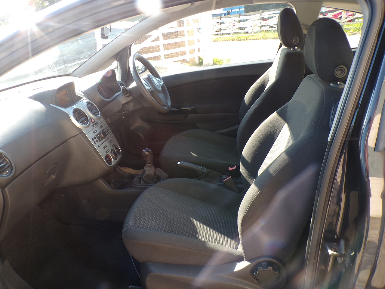 2011 Vauxhall Corsa thumbnail 12