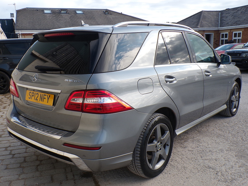 Mercedes-Benz M Class  - U2035