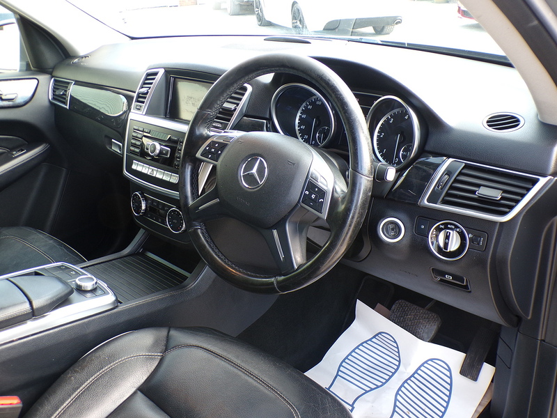 Mercedes-Benz M Class  - U2035