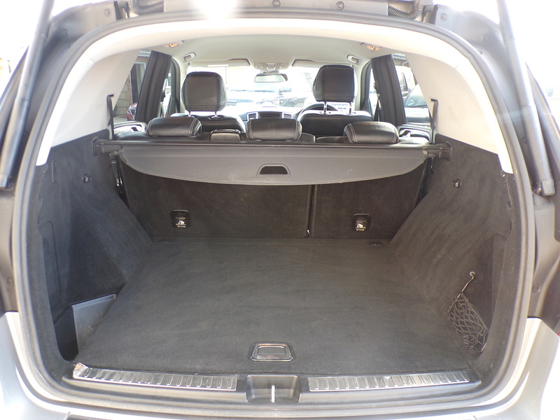 Mercedes-Benz M Class  - U2035