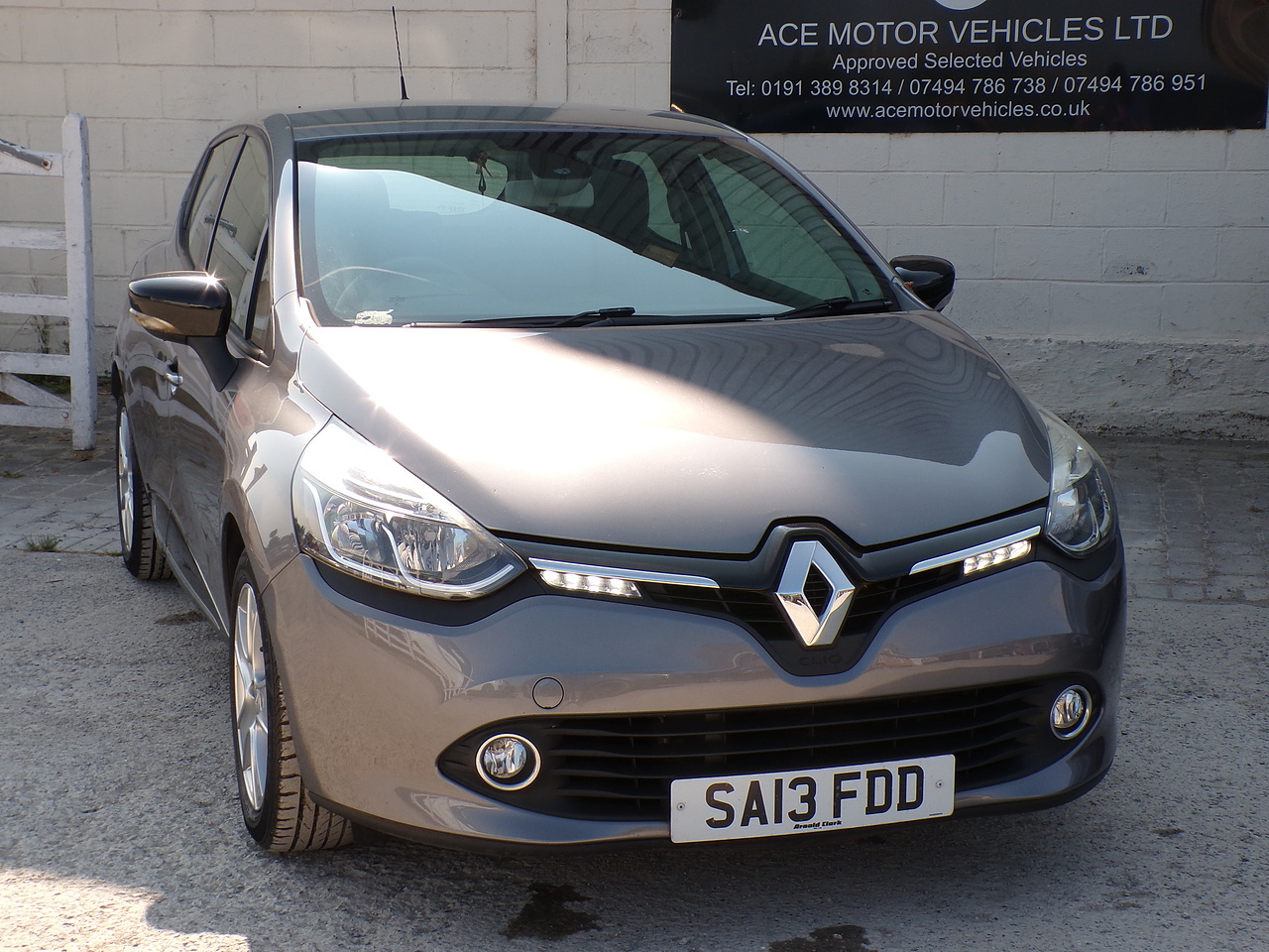2013 Renault Clio thumbnail 2