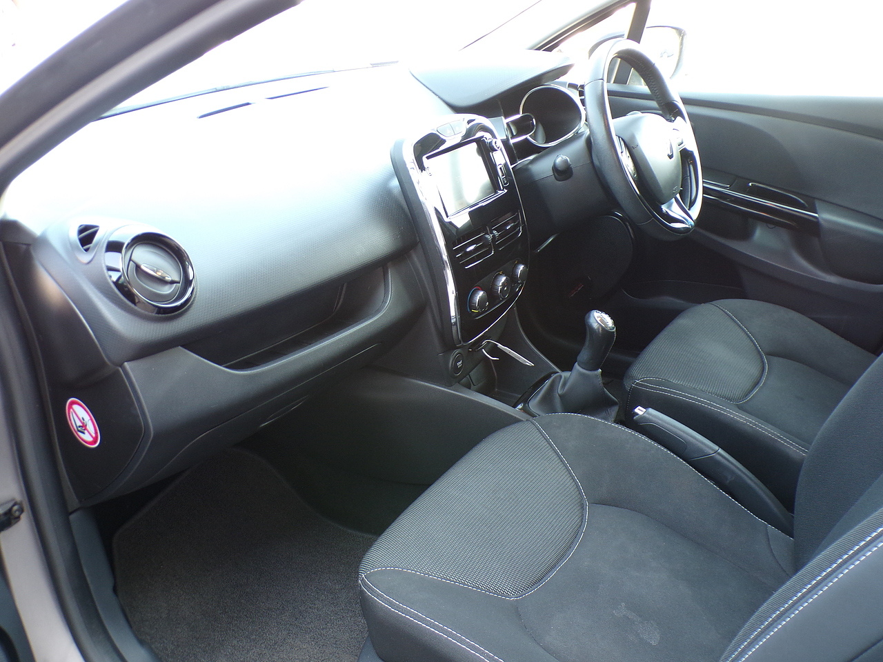 2013 Renault Clio thumbnail 16