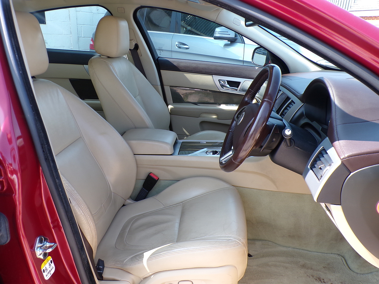 2013 Jaguar XF thumbnail 14