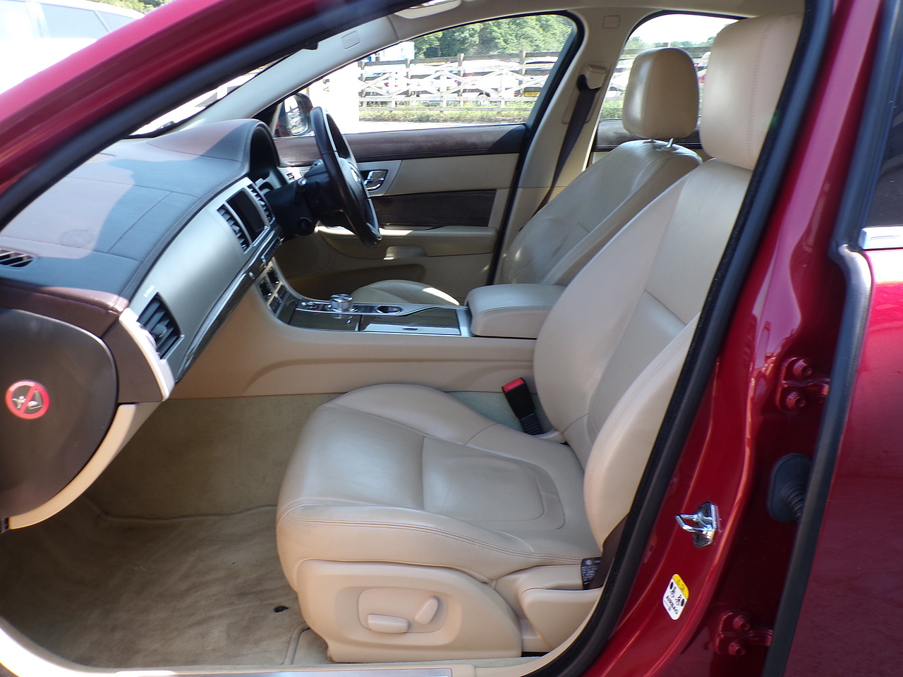 2013 Jaguar XF thumbnail 15