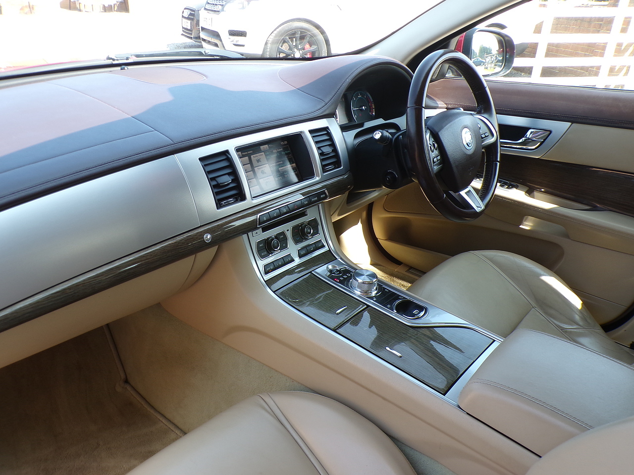 2013 Jaguar XF thumbnail 17