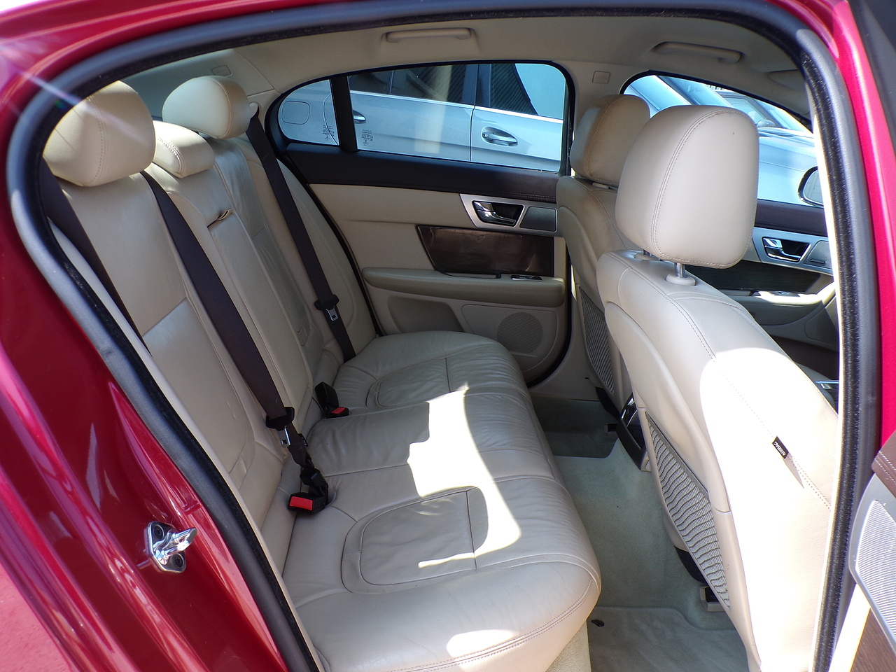 2013 Jaguar XF thumbnail 19