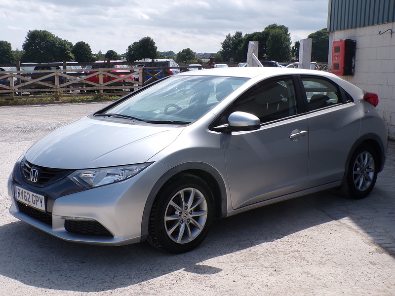 Honda Civic i-VTEC SE - U2056
