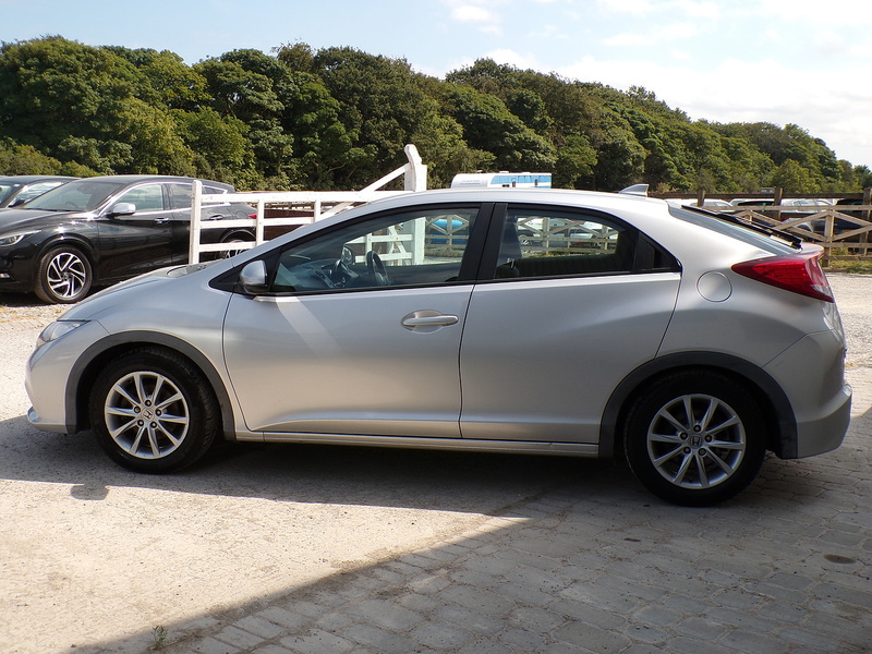 Honda Civic i-VTEC SE - U2056