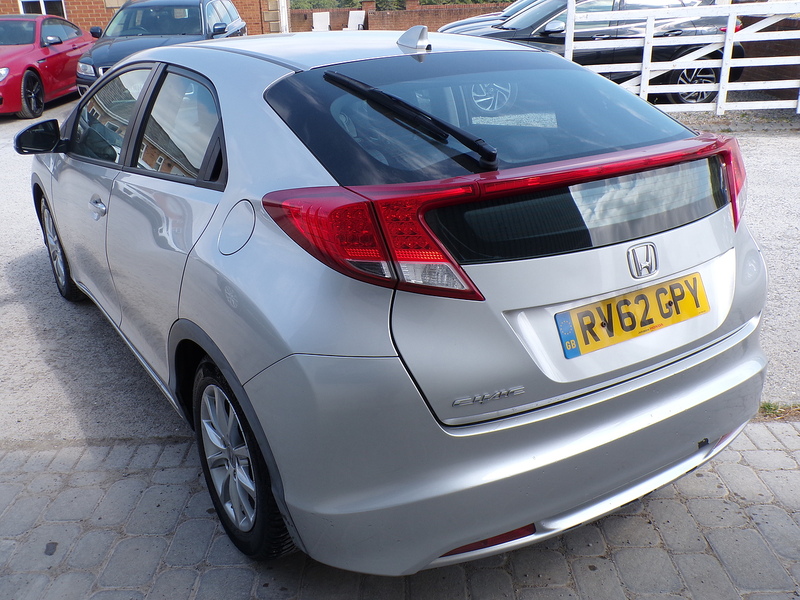 Honda Civic i-VTEC SE - U2056