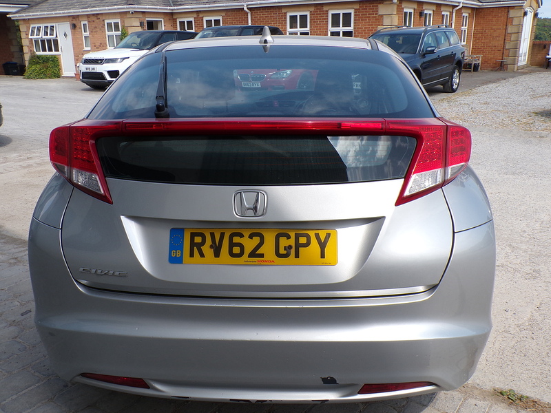 Honda Civic i-VTEC SE - U2056