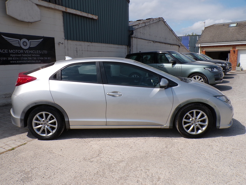 Honda Civic i-VTEC SE - U2056