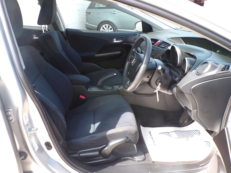 Honda Civic i-VTEC SE - U2056