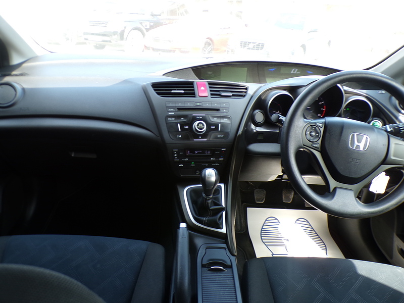 Honda Civic i-VTEC SE - U2056