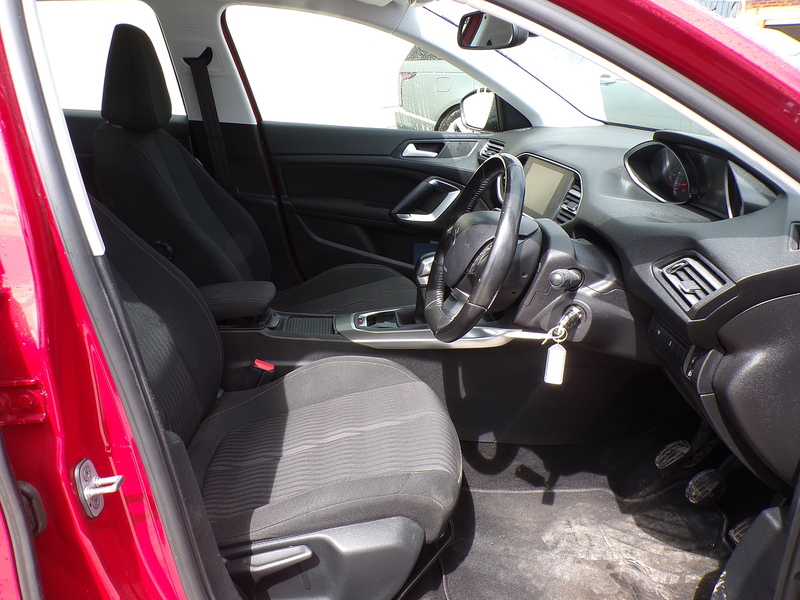 Peugeot 308 HDi Active - U2061