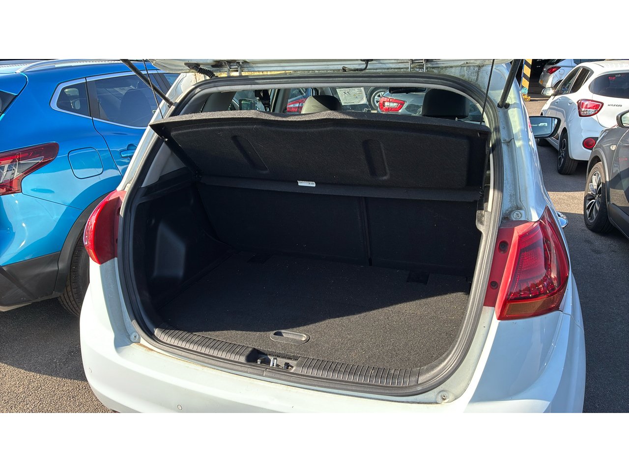 2017 KIA Venga thumbnail 8