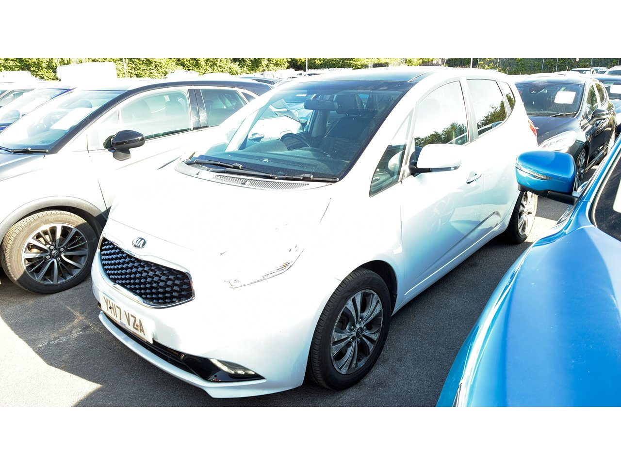 2017 KIA Venga thumbnail 2