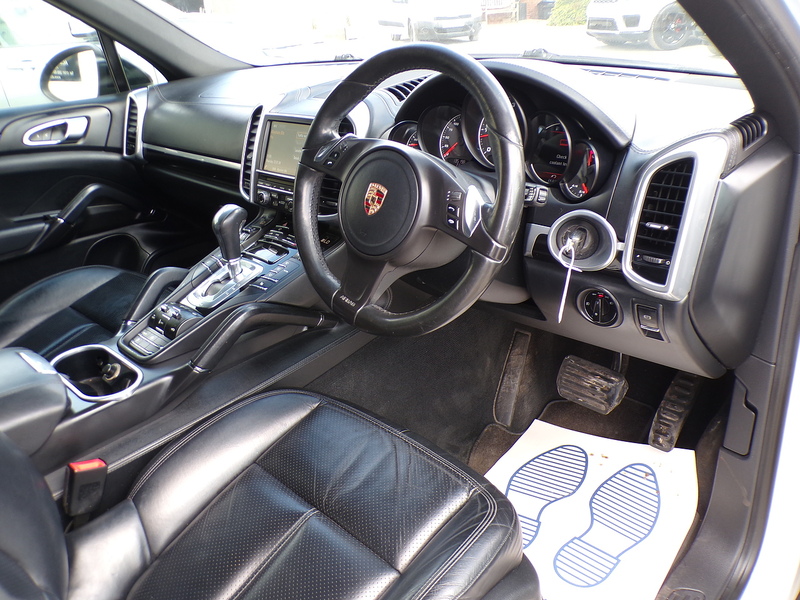 Porsche Cayenne TD V6 - U2072