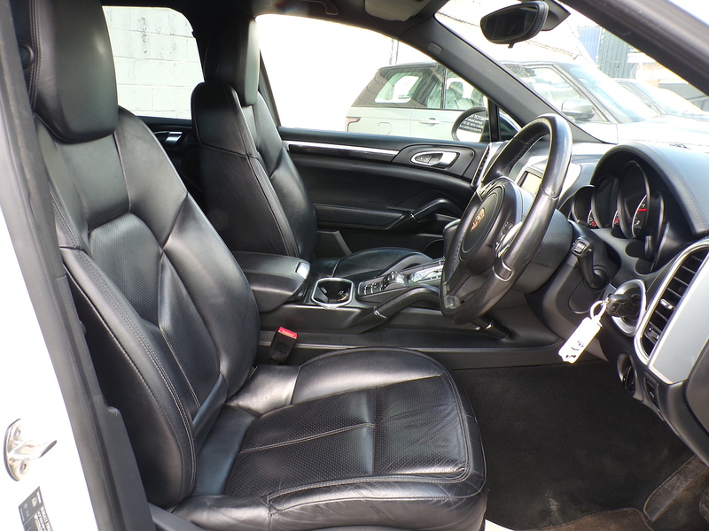 Porsche Cayenne TD V6 - U2072