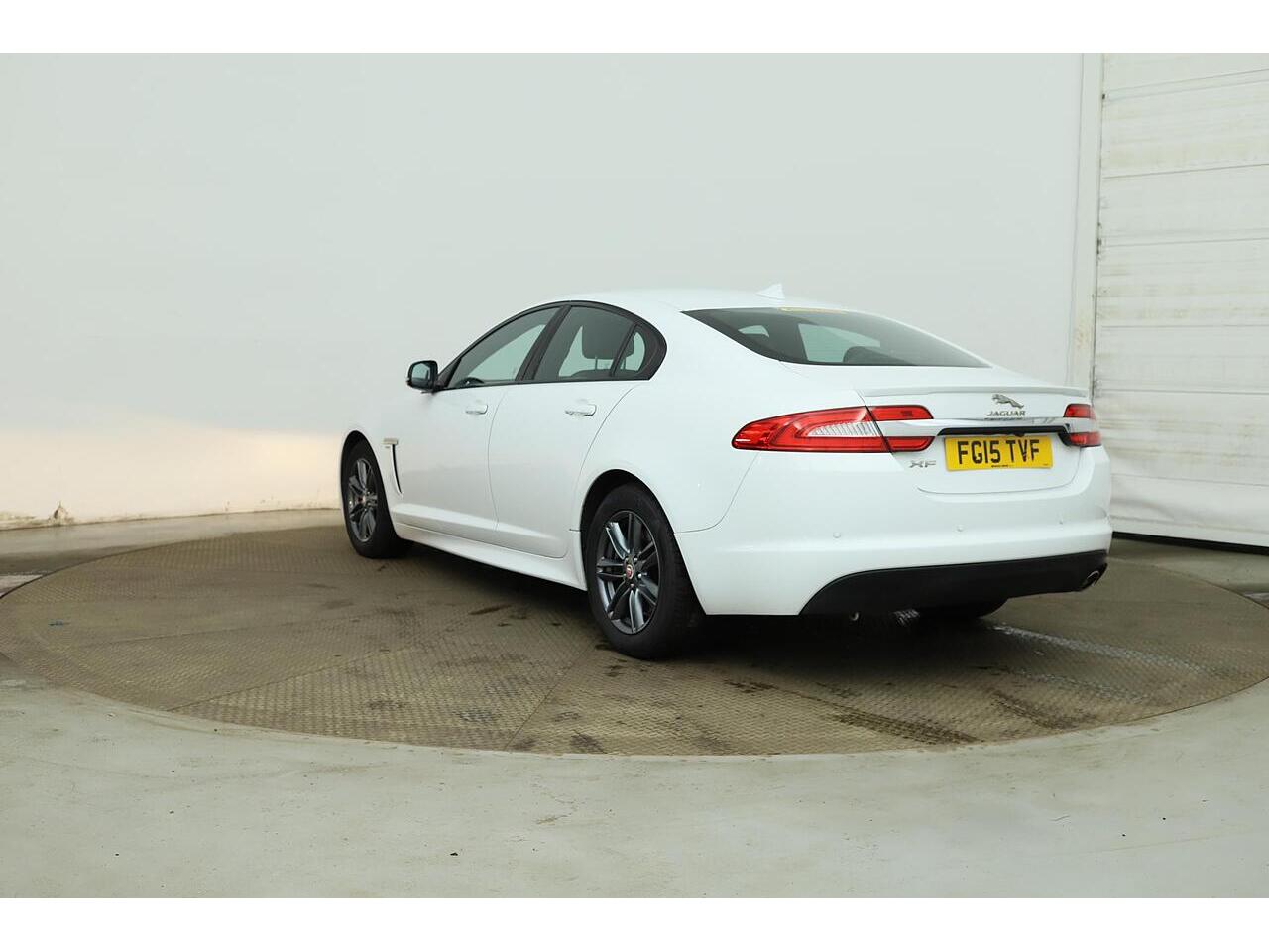 2015 Jaguar XF thumbnail 4