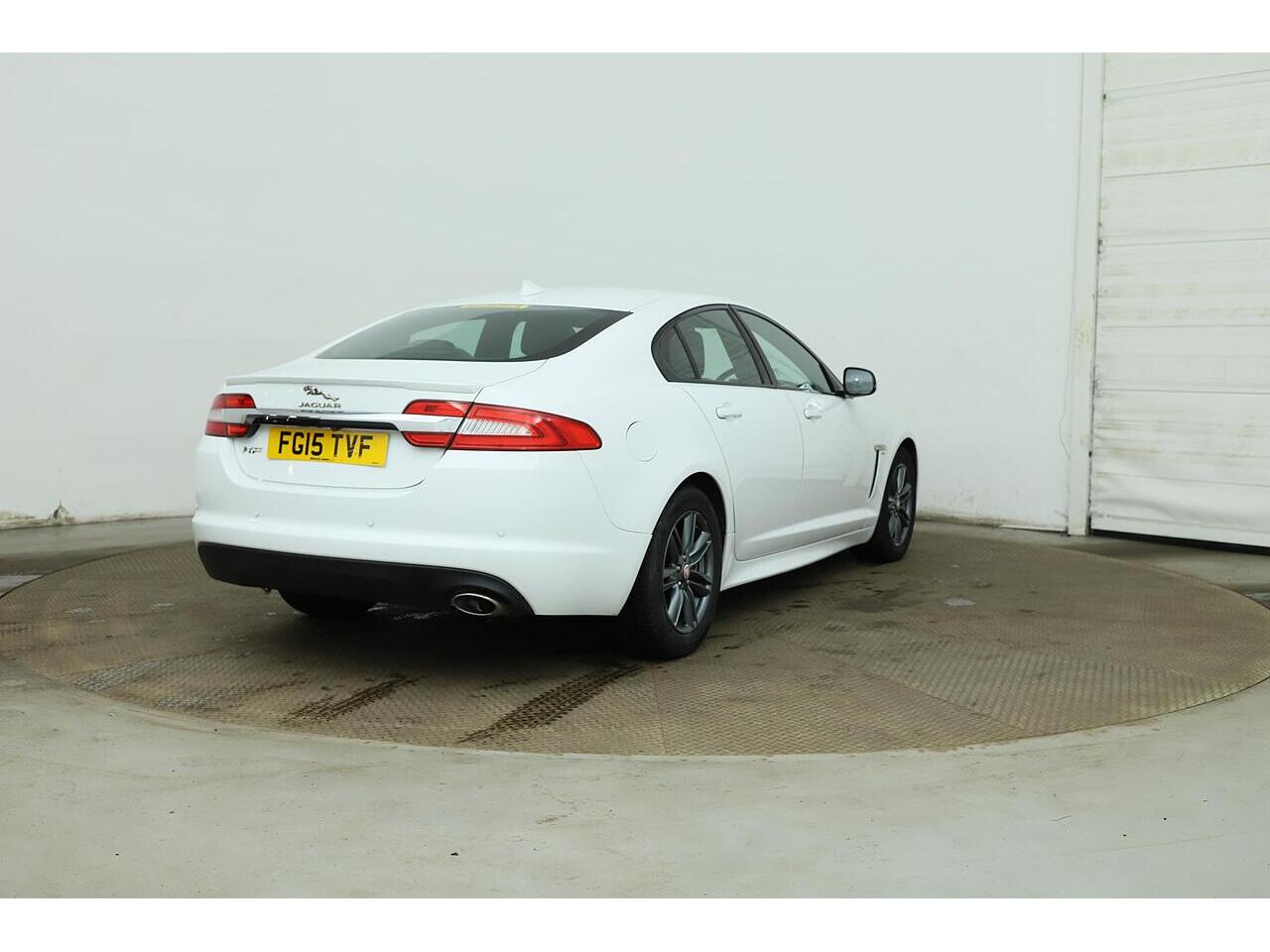 2015 Jaguar XF thumbnail 6