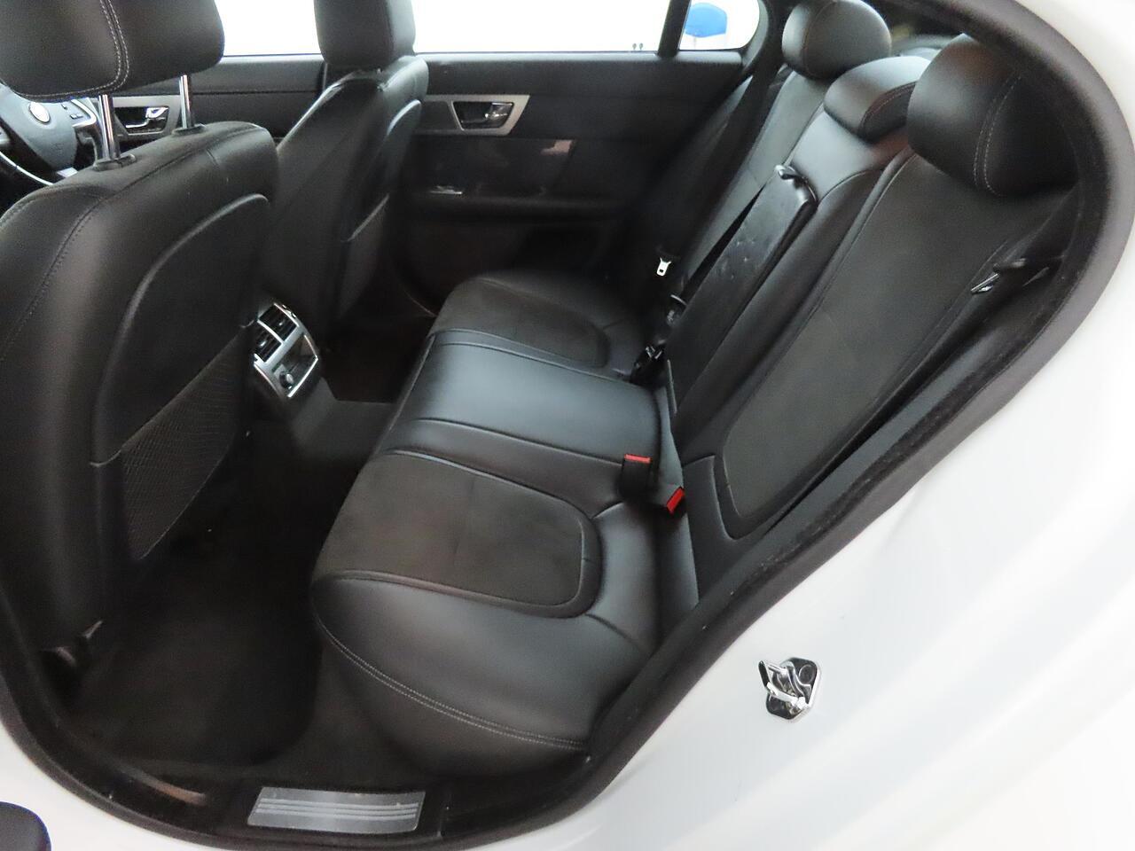 2015 Jaguar XF thumbnail 9