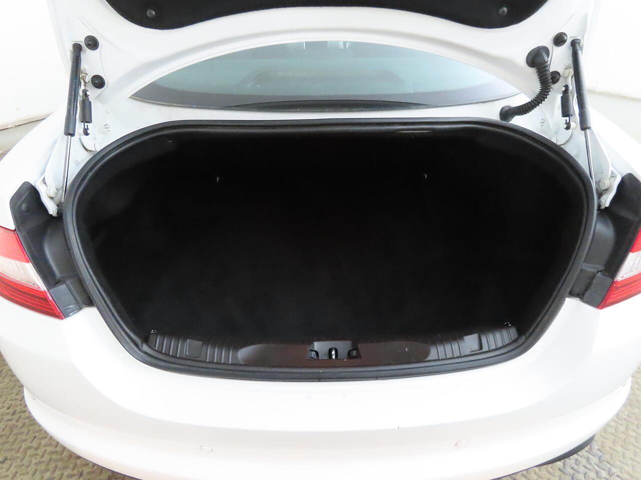 2015 Jaguar XF thumbnail 11